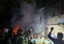 Polisi Tangani Kebakaran Rumah di Kemiri