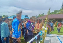 Bupati Jayapura Resmikan Lapangan Voli SMP Negeri I Buasum