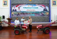 Gubernur Papua Serahkan 14 Alsintan untuk Dukung Program Jagung 1.000 Hektare