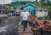 Gubernur Papua Janji Bangun Kembali Rumah Korban Kebakaran Dok VIII