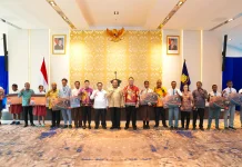 Gubernur Papua Luncurkan Kartu Pace Mace untuk SDM Unggul