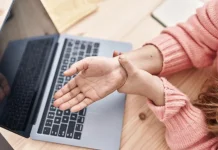 Pergelangan Tangan Sering Pegal? Kenali Penyebab dan Cara Mencegahnya