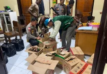 Polsek Waris Amankan Tiga Pelaku Pemalakan dan Menyita Ratusan Botol Miras