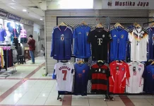 Nekat Beli Jersei Piala Dunia Mahal demi Gengsi