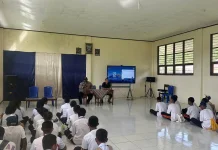 Polisi Edukasi Tertib Berlalu Lintas dan Bahaya Narkoba di SMK Negeri 1 Yapsi