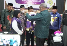 Pemkot Jayapura Berangkatkan 16 Jamaah Umrah