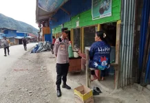Patroli Humanis Polres Tolikara Jaga Kamtibmas Kota Karubaga