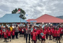 Sat Binmas Polres Tolikara Tanamkan Semangat Literasi kepada Pelajar