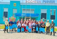 PIKK Cenderawasih dan PLN IP UBP Holtekamp Salurkan Beasiswa Siswa Berprestasi