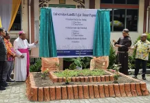 Uskup Jayapura Meresmikan Beroperasinya Universitas Katolik Fajar Timur Papua