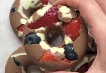 Berry Chocolate Donut, Jajanan Manis yang Bikin Penasaran