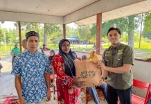 YBM PLN Salurkan Beasiswa dan Modal Usaha di Kampung Nengke, Kabupaten Sarmi