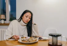 Emotional Eating: Kebiasaan Makan yang Muncul saat Stres
