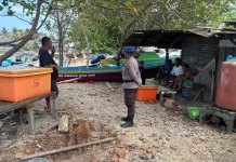Sat Polairud Polres Biak Numfor Sambangi Pantai Tiptop Biak