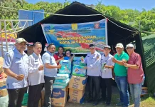 Pengusaha Properti Jayapura Salurkan Logistik dan Bangun Musollah
