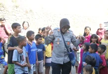 Polda Papua Berikan Trauma Healing bagi Anak Korban Kebakaran di Kota Jayapura