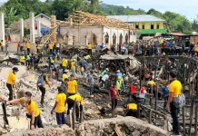 Polresta Jayapura Kota Bersama Forkopimda Bersihkan Lokasi Kebakaran Dok V