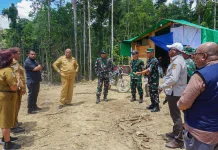 Pangdam Cenderawasih dan Gubernur Papua Tinjau Program Cetak Sawah di Senggi