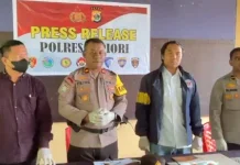 Pendekatan Sat Intelkam Berujung Penyerahan Senpi di Supiori