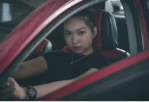 Ciri Kepribadian Orang yang Tidak Suka Mendengarkan Musik di dalam Mobil