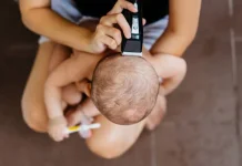 Kapan Rambut Bayi Harus Dicukur? Ini Penjelasannya