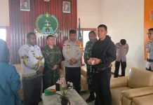 Pemkab Nduga Serahkan Santunan 100 Juta Rupiah untuk Keluarga