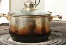 Sebab Kompor Sumbu Bikin Peralatan Masak Berjelaga Hitam