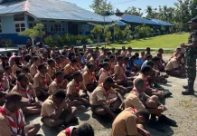 Yonif TP 810/BEM Bekali Siswa SMPN 5 Sentani dengan PBB dan Pendidikan Karakter