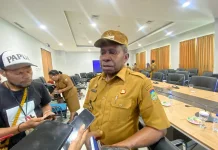 Bupati Waropen Dorong Jalan 'Pantura' Papua Tersambung