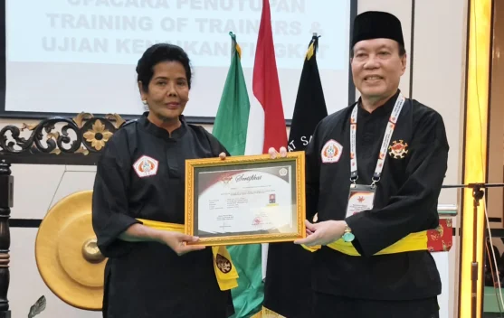 Yanni Dianugerahi Sabuk Kehormatan Dewan Guru Silat Indonesia
