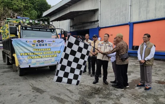 Satgas Pangan Polda Papua Melepas Pendistribusian Ratusan Ton Beras SPHP