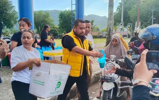 Berbagi Takjil, Denny Bonai dan Sahabat SDB Serukan Toleransi Beragama