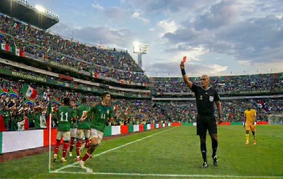 Hujan Kartu Merah di Azteca! Meksiko Bungkam Afrika Selatan Dua Kosong