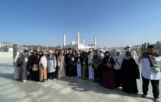 Tingkatkan Kualitas Ibadah, Jemaah Haji Kloter UPG 27 Lakukan Ziarah di Madinah