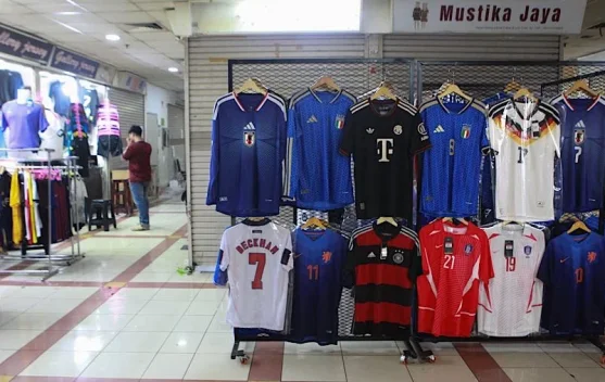 Nekat Beli Jersei Piala Dunia Mahal demi Gengsi
