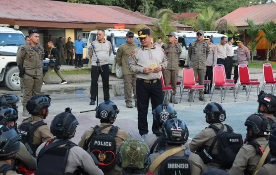 Astama Ops Kapolri Tinjau Wilayah Operasi di Papua, Tekankan Pendekatan Humanis