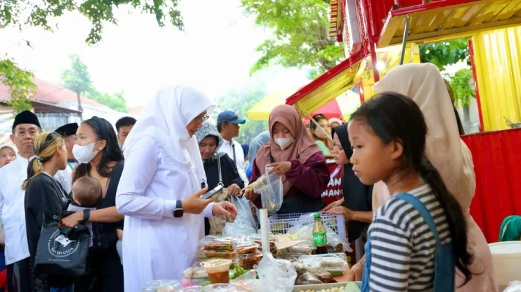 Bupati Ipuk Minta Pasar Takjil Difasilitasi Dinas