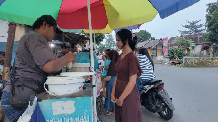 Pedagang Dadakan Takjil Ramadan Ramai di Jember