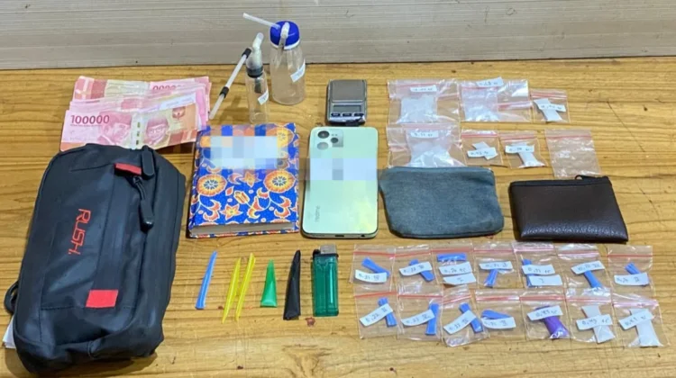 Polisi Amankan Sabu dalam Sedotan Plastik