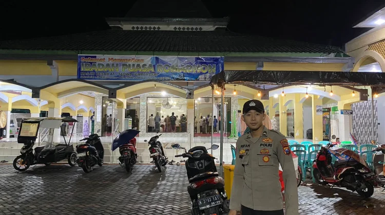 Polsek Tempursari Amankan Tarawih Masjid At Taqwa