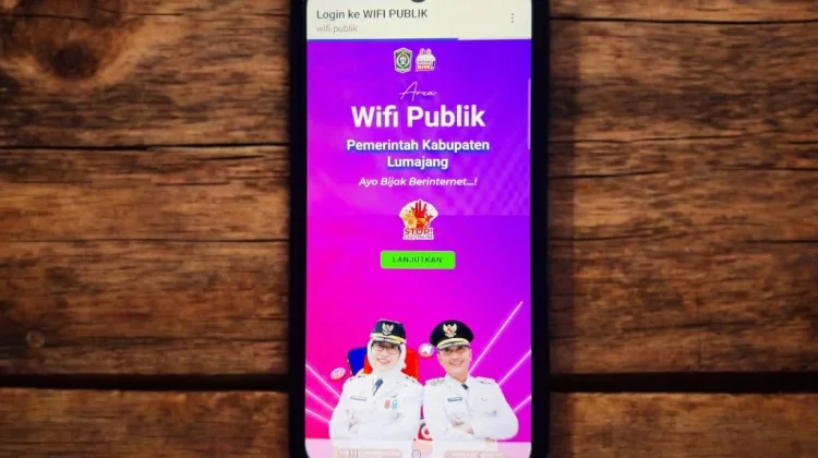 Ramadan Lebih Terkoneksi, Warga Lumajang Manfaatkan Wifi Publik