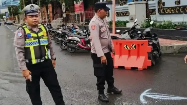 Pengendara Motor Meinggal Terlindas Truk di depan Pelabuhan Ketapang