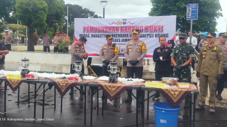 Polres Jember Musnahkan 15 Ribu Botol Miras, Narkoba, dan Knalpot Brong