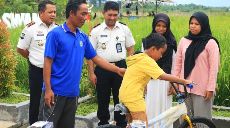 Lapas Banyuwangi Salurkan Perlengkapan Sekolah bagi Keluarga Warga Binaan