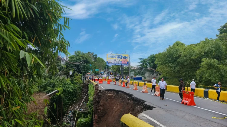 Jembatan Sentong Ditutup, Ambulan dan Damkar  Menyesuaikan Jalur Alternatif