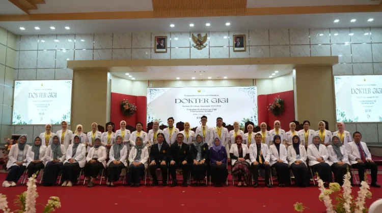 FKG UNEJ Lantik Puluhan Dokter Gigi