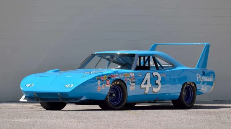 Dominasi Superbird yang Membuat NASCAR Ambil Langkah Tegas