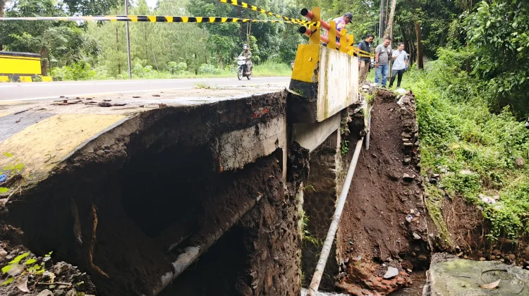 Usai Jembatan Sentong, DPT Jembatan Kauman Longsor