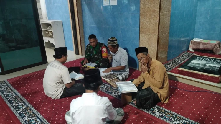 TNI Bersama Warga Tekung Lumajang Gelar Tadarus Tingkatkan Keimanan