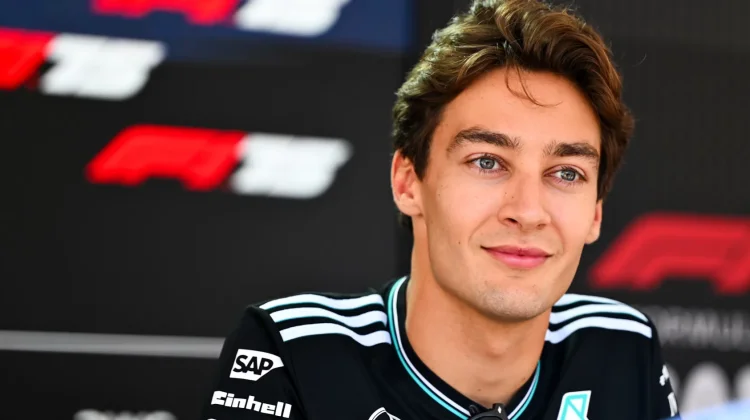 Email-PowerPoint untuk Wolff, Perjuangan Russell Raih Kursi Mercedes